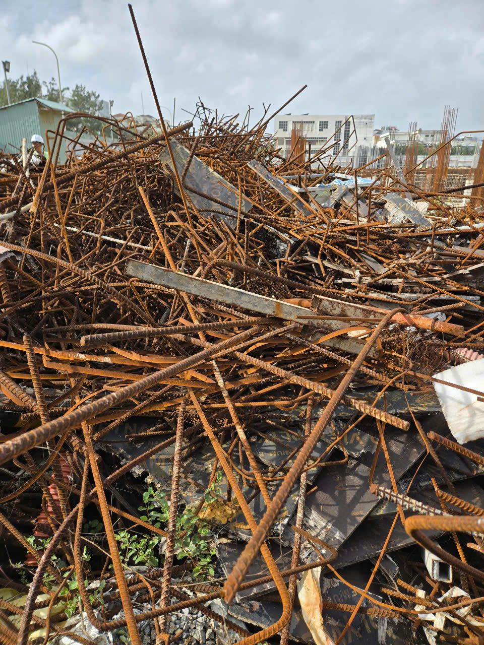 Thu Mua Sắt Phế Liệu Công Trình Miền Bắc - Giá Cao, Tháo Dỡ Chuyên Nghiệp