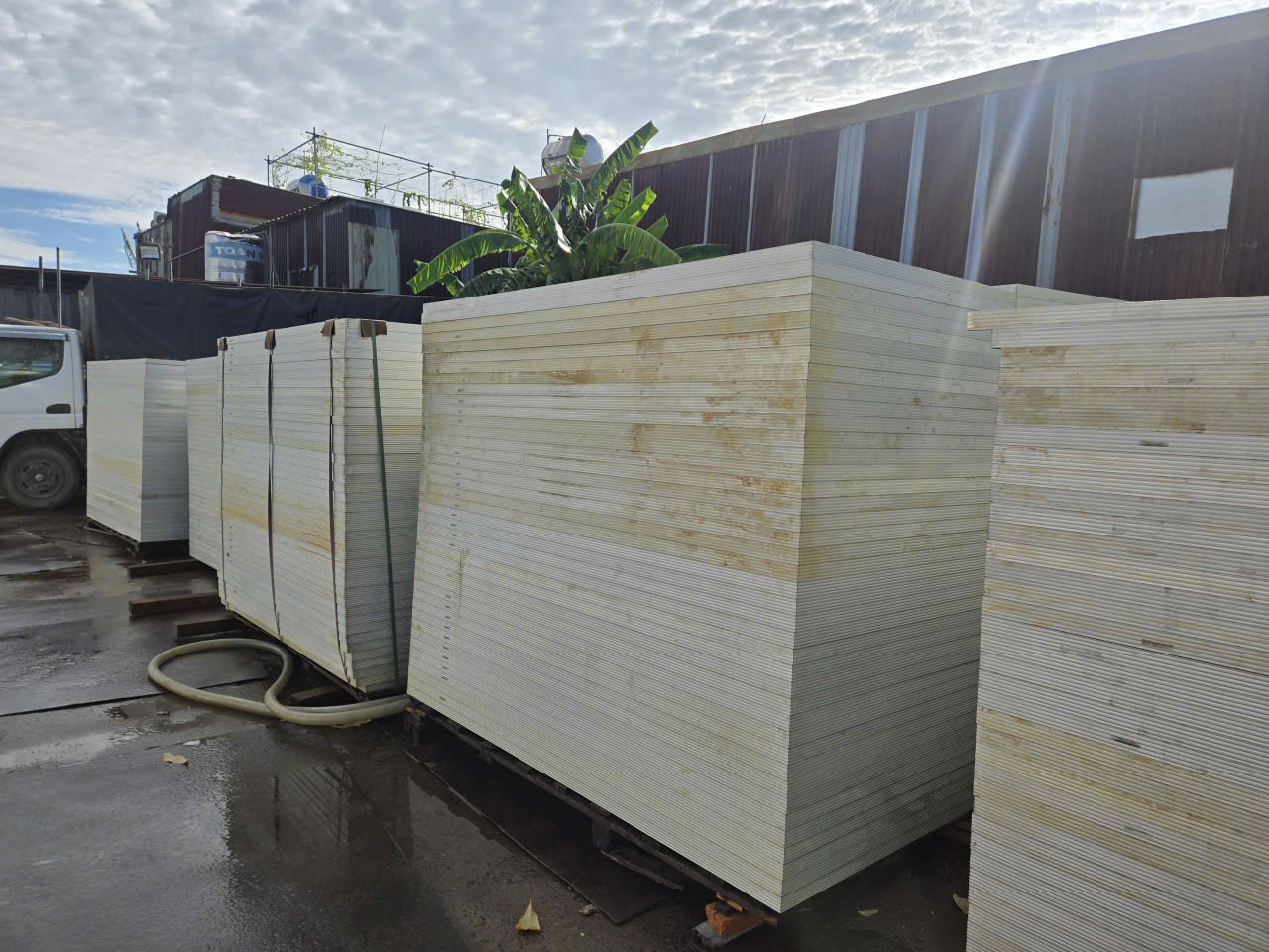 Thu mua pin năng lượng giá cao